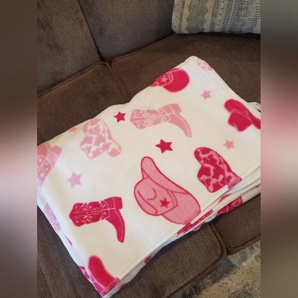 Fun! Viral Pink Cowgirl Beach Towel-NWT - Picture 2 of 4